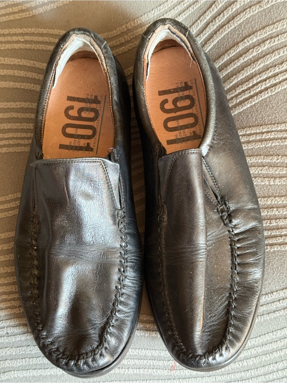 1901 Men's Black Leather Slip-On Moccasin Loafers